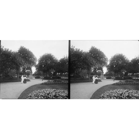 1344. Promenade au Square Paul Bert. Le square.