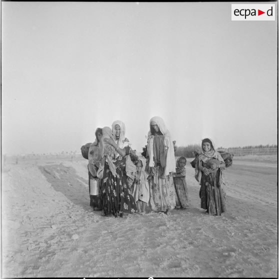 Femmes et enfants Chambâa. [Description en cours]