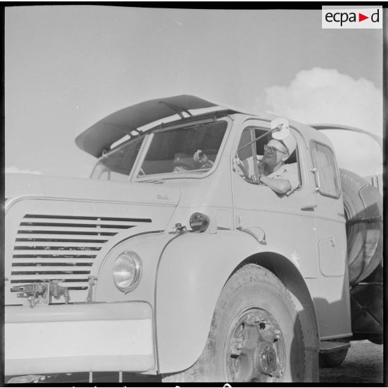 Compagnie saharienne de transport (CST) à Laghouat. [Description en cours]