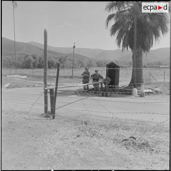 Le 4/44e RI à Saint-Antoine. [Description en cours]