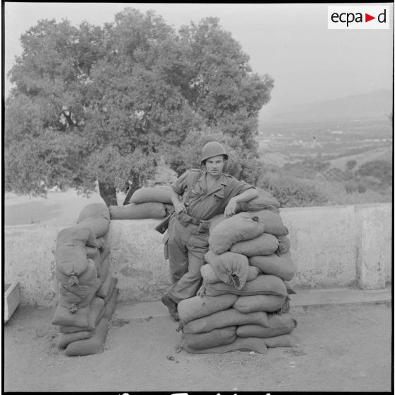 Le 4/44e RI à Saint-Antoine. [Description en cours]