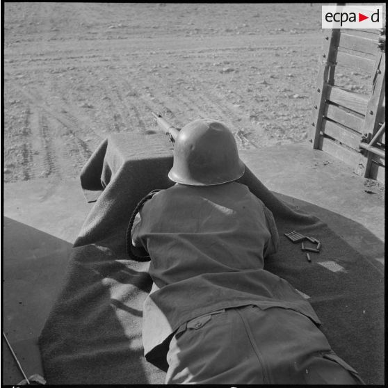 Le 7e RTA (7e régiment de tirailleurs algériens) au poste de Fontaine des Gazelles. [Description en cours]