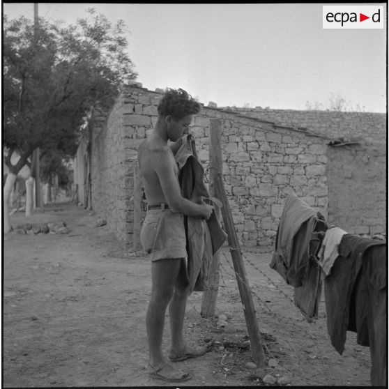 Le 7e RTA (7e régiment de tirailleurs algériens) au poste de Fontaine des Gazelles. [Description en cours]