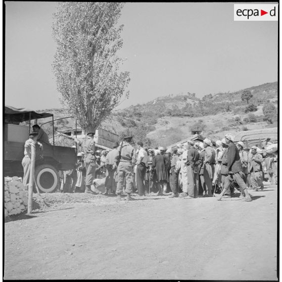 Inauguration de la section administrative spécialisée (SAS) de Taourtatsine près de Tabla. [Description en cours]