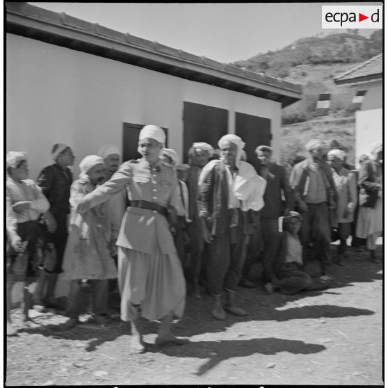 Inauguration de la section administrative spécialisée (SAS) de Taourtatsine près de Tabla. [Description en cours]