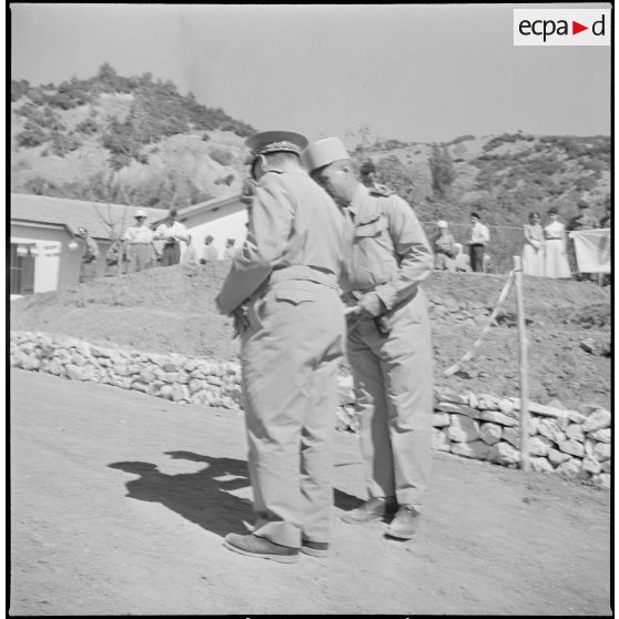Inauguration de la section administrative spécialisée (SAS) de Taourtatsine près de Tabla. [Description en cours]