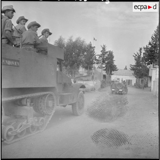Régiment d'infanterie coloniale du Maroc (RICM) en Algérie. [Description en cours]