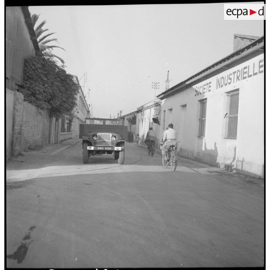 La 2e DIM et la 252e CCR à Bône. [Description en cours]