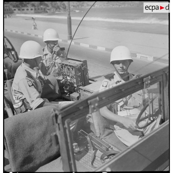 La 2e DIM et la 252e CCR à Bône. [Description en cours]