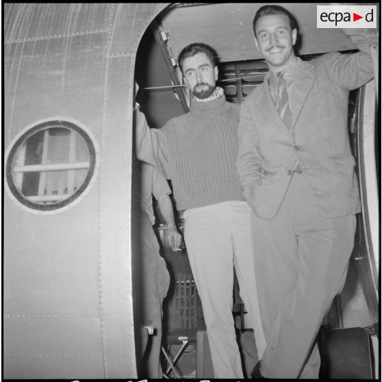 Escale à Alger de scientifiques. [Description en cours]