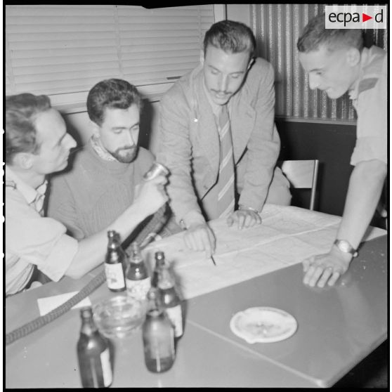 Escale à Alger de scientifiques. [Description en cours]