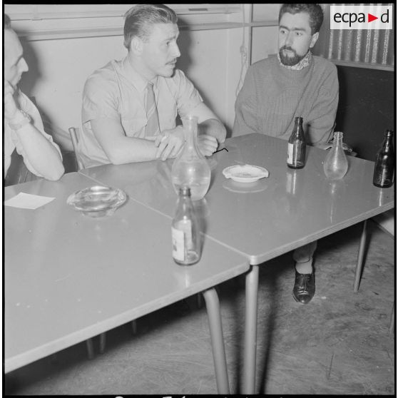 Escale à Alger de scientifiques. [Description en cours]