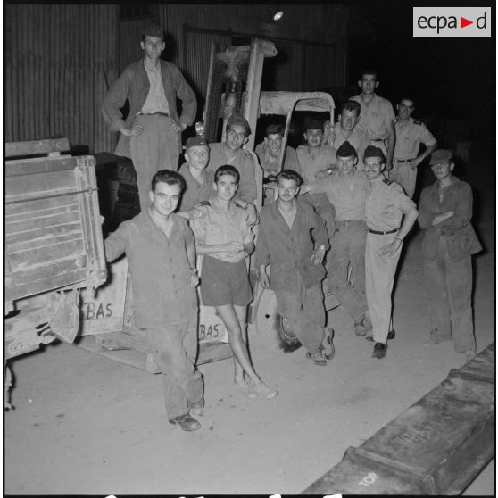 Escale à Alger de scientifiques. [Description en cours]