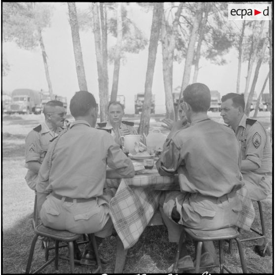 Le 20e bataillon de chasseurs à pied (20e BCP) à Palikao. [Description en cours]