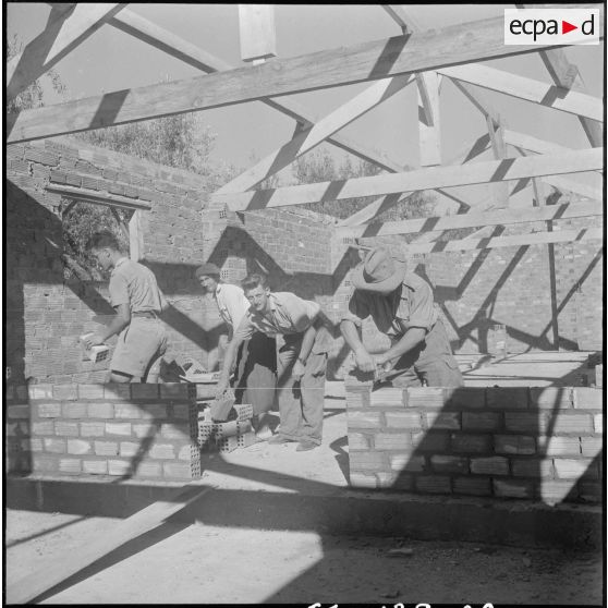 Le 20e bataillon de chasseurs à pied (20e BCP) à Palikao. [Description en cours]