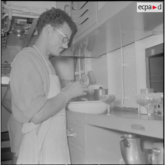 Vie à bord de l'escorteur d'escadre le Duperré. [Description en cours]