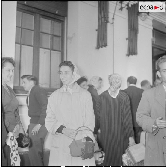 Arrivée d'une jeune agrégée de Lettres Classiques. [Description en cours]