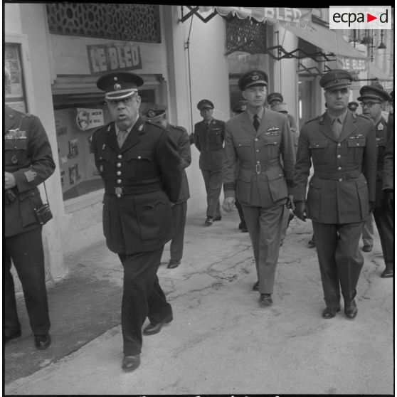 Visite des délégués étrangers. [Description en cours]