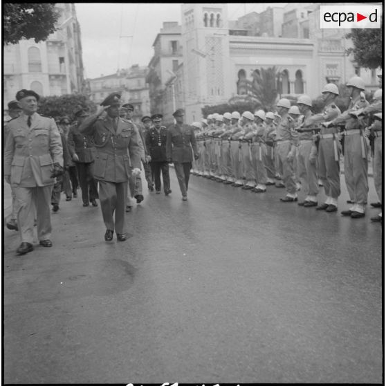 Visite des délégués étrangers. [Description en cours]
