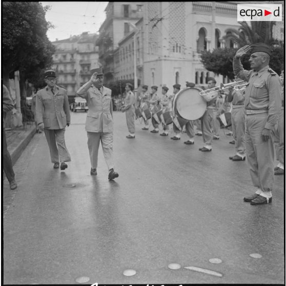 Visite des délégués étrangers. [Description en cours]