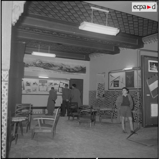 Exposition "Combattant 43" dans le hall du journal Le Bled à Alger. [Description en cours]