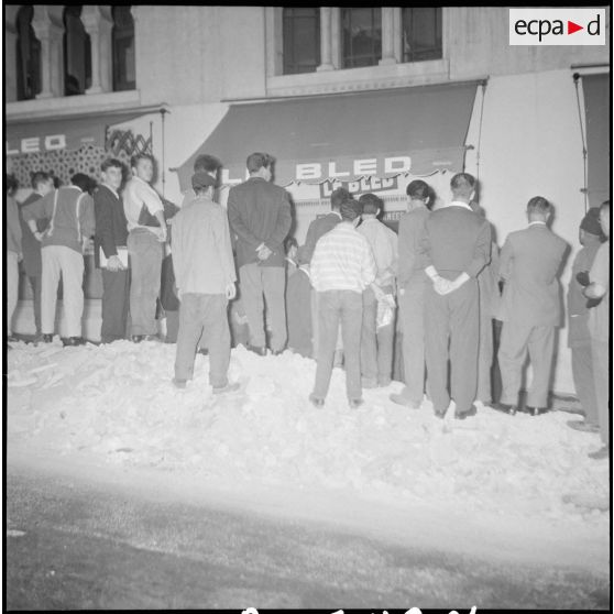 Exposition "Combattant 43" dans le hall du journal Le Bled à Alger. [Description en cours]