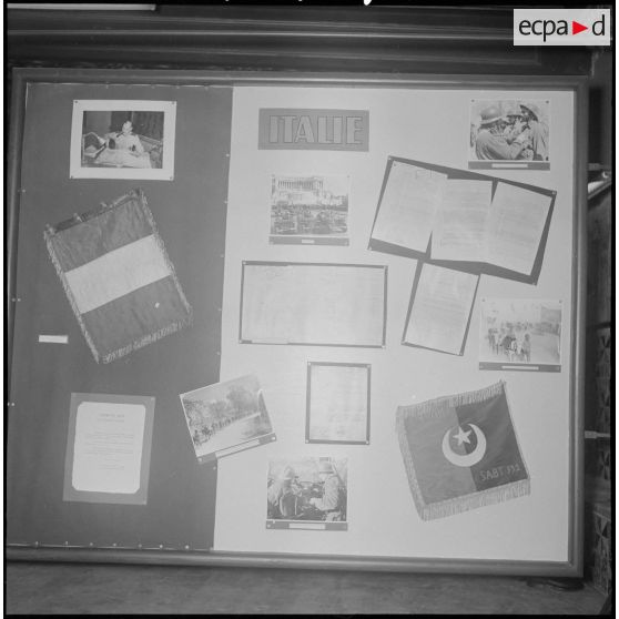 Exposition "Combattant 43" dans le hall du journal Le Bled à Alger. [Description en cours]