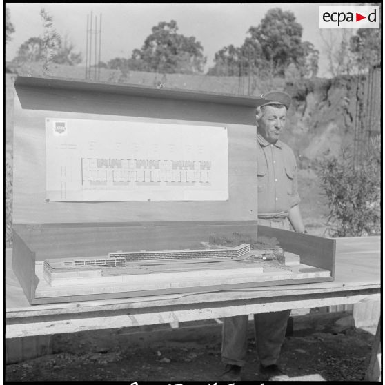 Pose de la première pierre d'un groupe de cent-soixante-dix logements par l'ARMAF. [Description en cours]