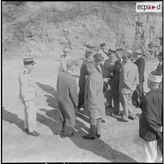 Pose de la première pierre d'un groupe de cent-soixante-dix logements par l'ARMAF. [Description en cours]