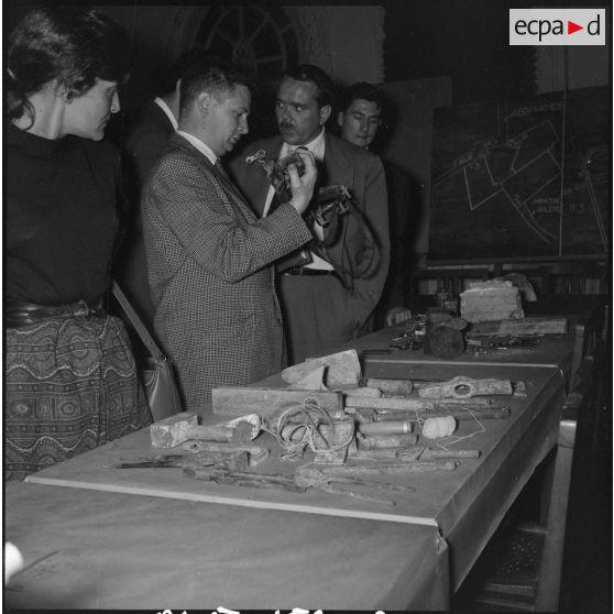 Découverte d'explosifs. [Description en cours]