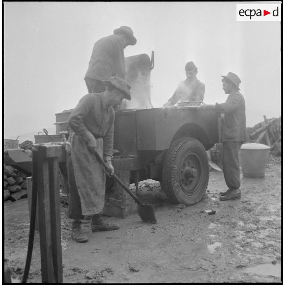 La 3e compagnie du 586e bataillon de transmission (586e BTrs). [Description en cours]