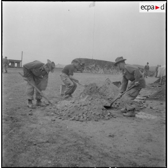 La 3e compagnie du 586e bataillon de transmission (586e BTrs). [Description en cours]