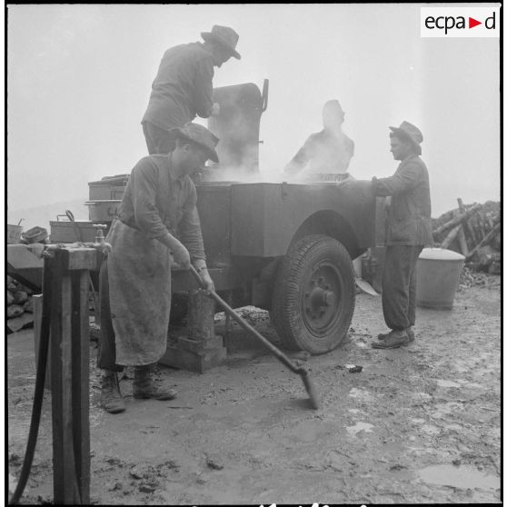 La 3e compagnie du 586e bataillon de transmission (586e BTrs). [Description en cours]