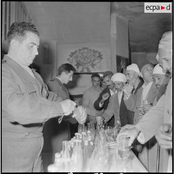 Réunion d'anciens combattants à Maison-Carrée. [Description en cours]