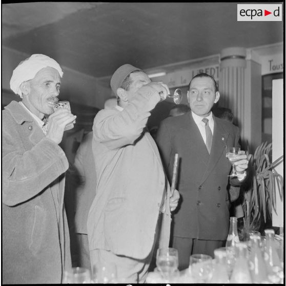 Réunion d'anciens combattants à Maison-Carrée. [Description en cours]