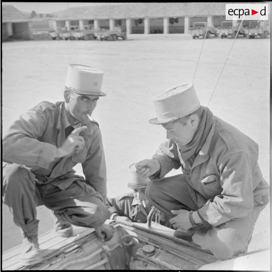 Opération dans le désert. [Description en cours]