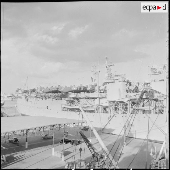 Un porte-avionss. [Description en cours]