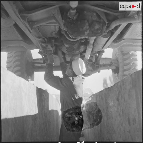 Opération djebel Mandra dans le secteur de Bir-el-Ater avec la 3e CP du 4e REI. [Description en cours]