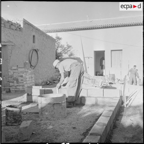 Opération djebel Mandra dans le secteur de Bir-el-Ater avec la 3e CP du 4e REI. [Description en cours]