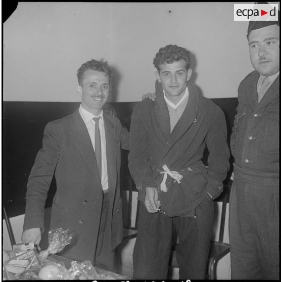 Visite aux blessés de l'hôpital Maillot. [Description en cours]