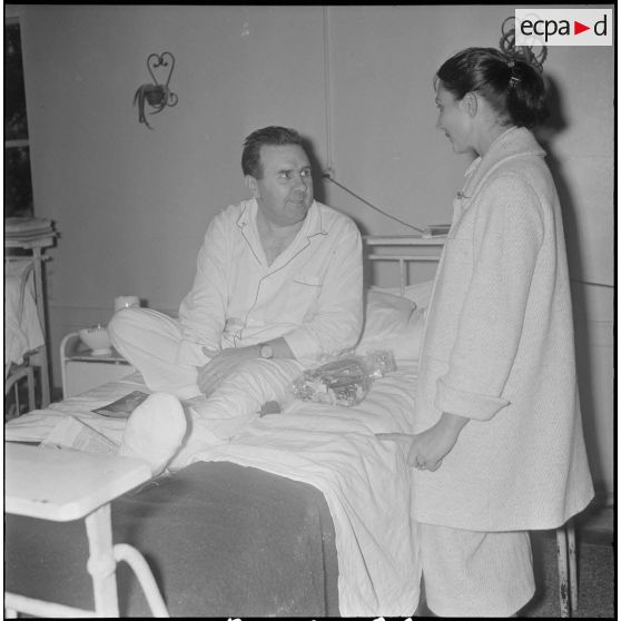 Visite aux blessés de l'hôpital Maillot. [Description en cours]