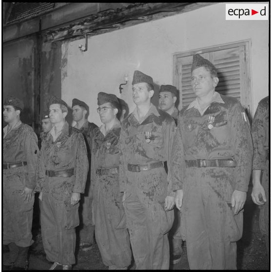 Une prise d'armes. [Description en cours]