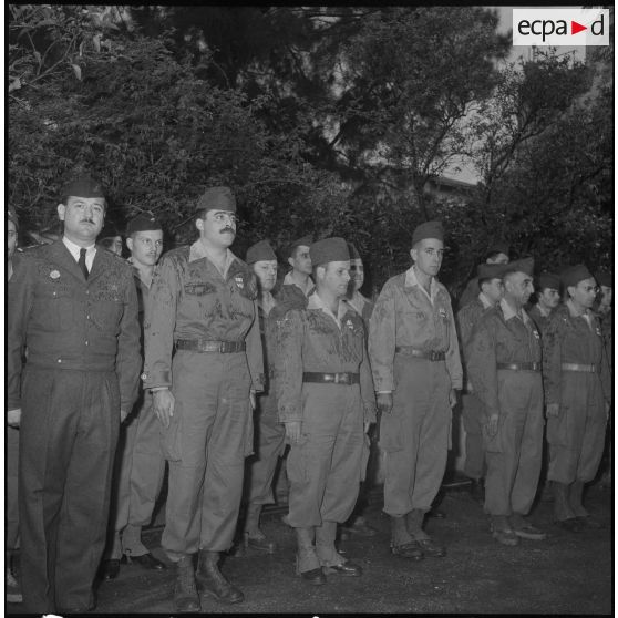 Une prise d'armes. [Description en cours]