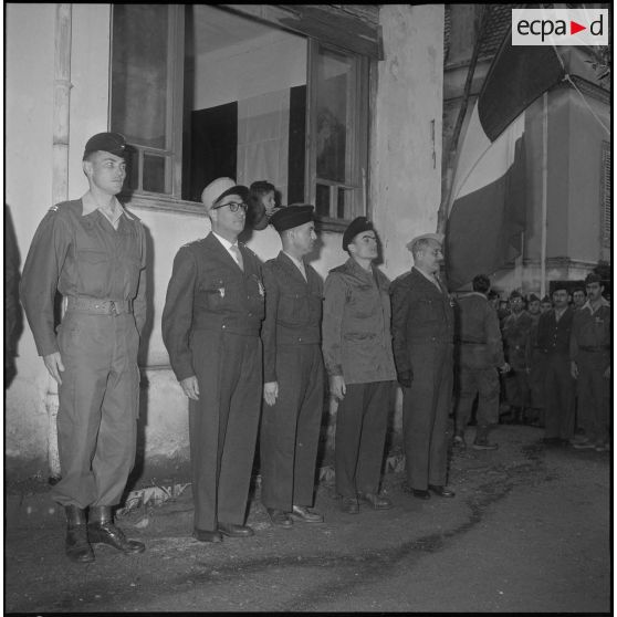 Une prise d'armes. [Description en cours]