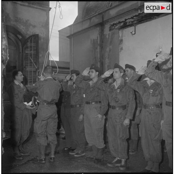 Une prise d'armes. [Description en cours]