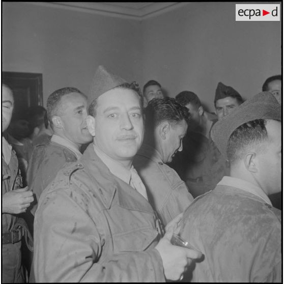 Une prise d'armes. [Description en cours]