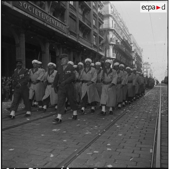 Cérémonie du 11 novembre à Alger. [Description en cours]