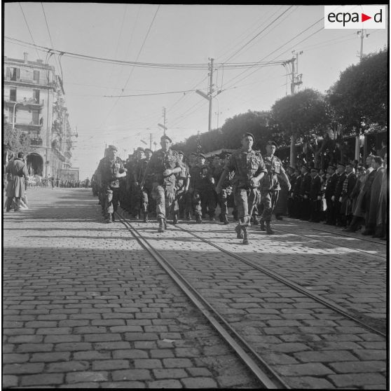 Cérémonie du 11 novembre à Alger. [Description en cours]