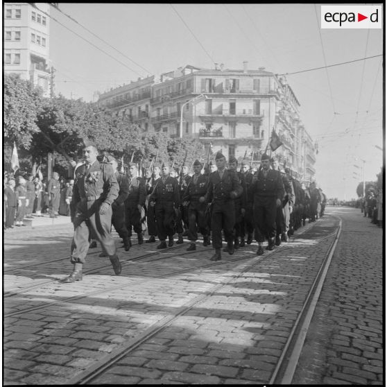 Cérémonie du 11 novembre à Alger. [Description en cours]