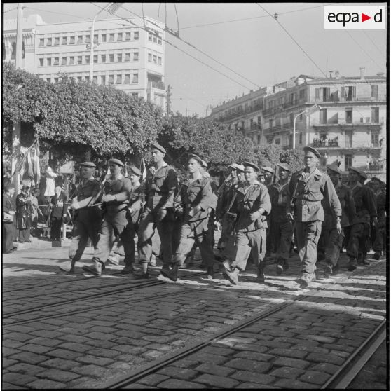 Cérémonie du 11 novembre à Alger. [Description en cours]